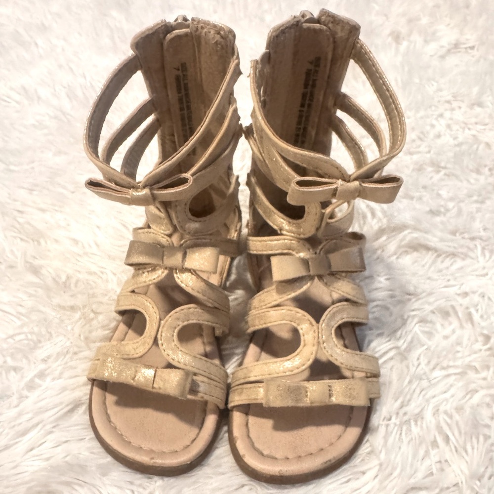 Excellent condition size 7 toddler gold gladiator sandles
